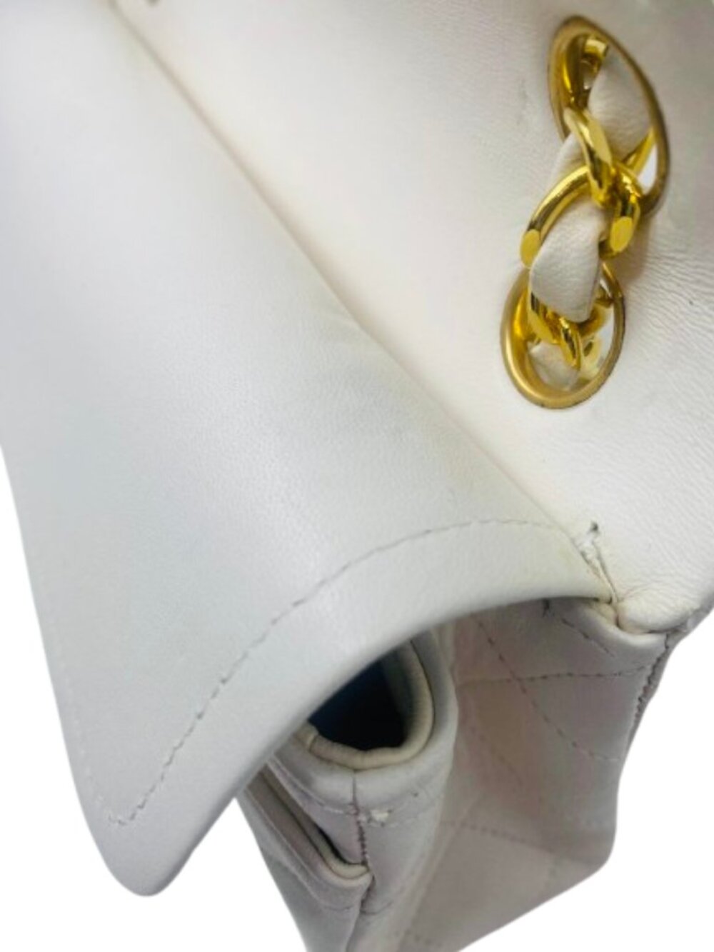 White Chanel Flap Bag Small Classic Flap White Lambskin Gold Hardware Vintage - Picture 14 of 15
